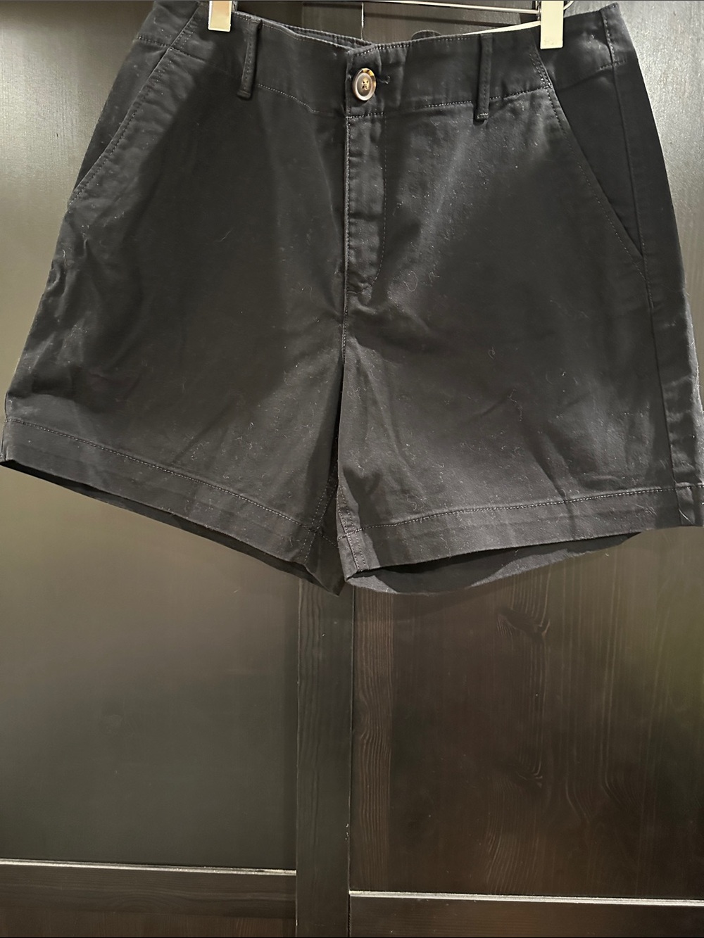 LOFT The Monroe 6” Black Shorts
97% cotton 3% spandex
New with tags